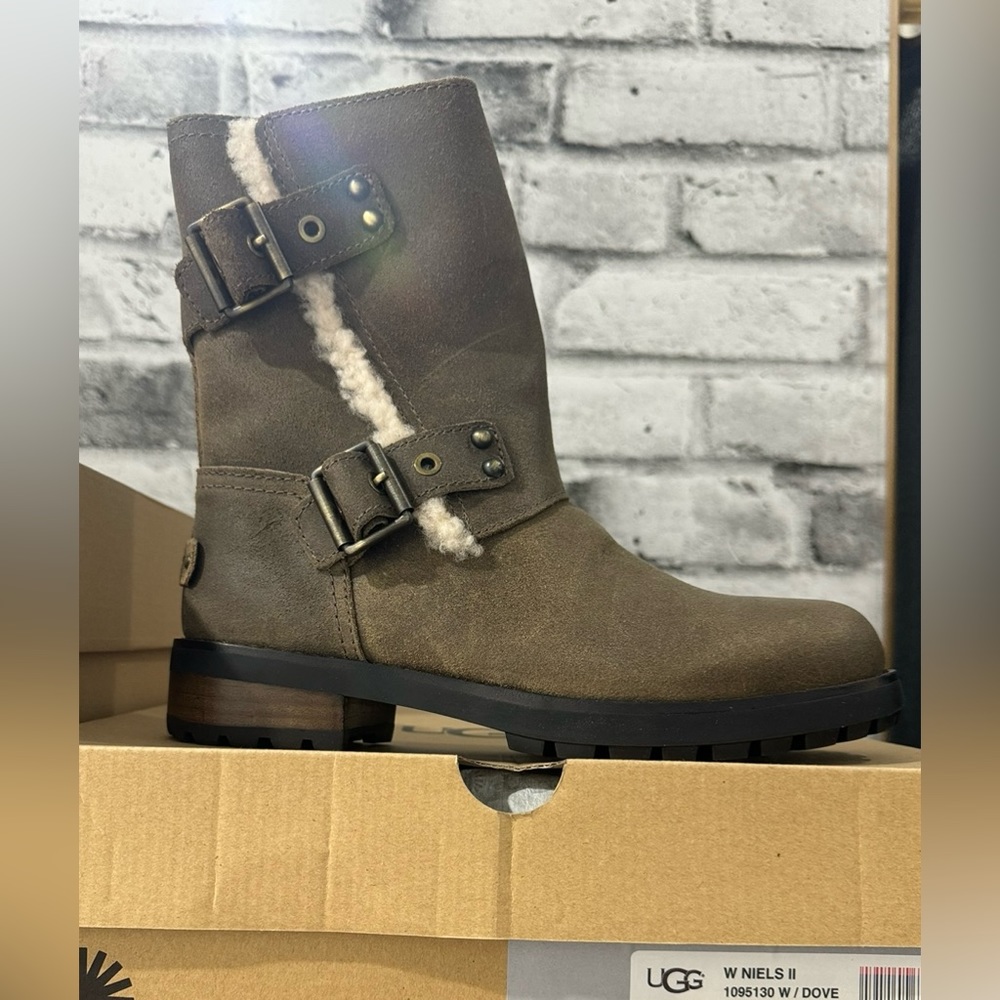 Woman’s Ugg Niels … leather/ sheep skin boots.